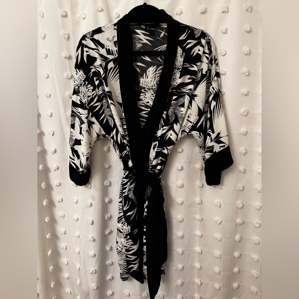 Ambrielle Rayon Kimono Robe Black White Tropical Print